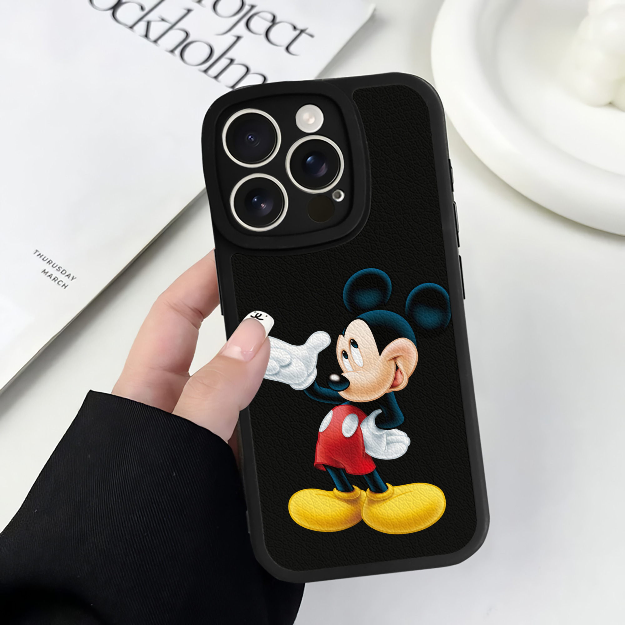 （画像用） ミッキーマウス Mickey Mouse 【iPhone 16シリーズ対応】シリコンスマホケース（レザー調） 材質：シリコン